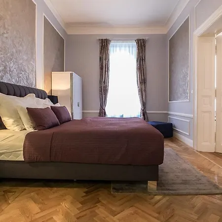 Apartment Royal In Centre Prague