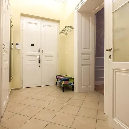 Royal In Centre Apartment