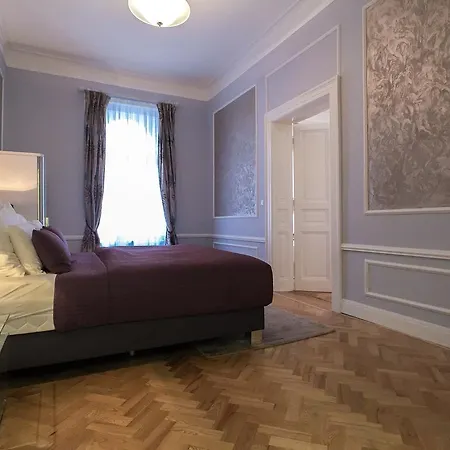 Apartment Royal In Centre