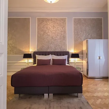 Apartment Royal In Centre