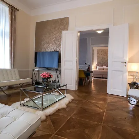 Apartment Royal In Centre