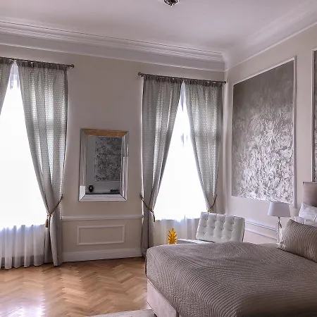 Apartment Royal In Centre
